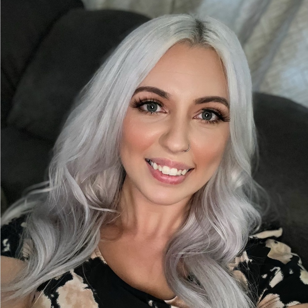 Meet your Posher, Alyson